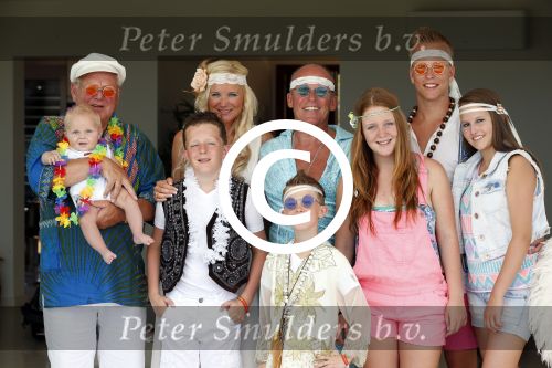 ibiza 14 juli 2013
Jan Reus en Sonja bakker gefotografeerd in hun villa met hun kinderen en opa.
Peter Smulders bv