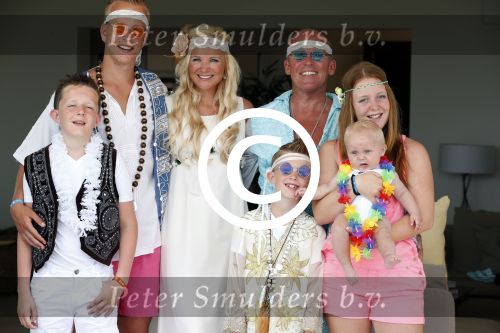 ibiza 14 juli 2013
Jan Reus en Sonja bakker gefotografeerd in hun villa met hun kinderen en opa.
Peter Smulders bv