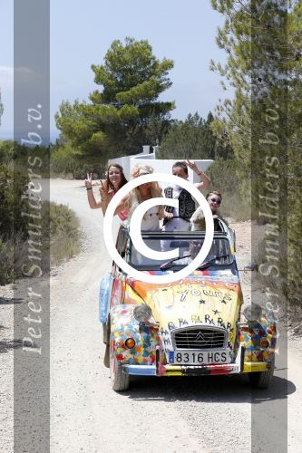 ibiza 14 juli 2013
Jan Reus en Sonja bakker gefotografeerd in hun villa met hun kinderen en opa.
Peter Smulders bv