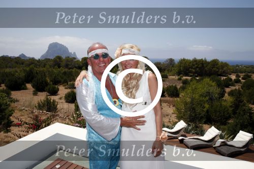 ibiza 14 juli 2013
Jan Reus en Sonja bakker gefotografeerd in hun villa met hun kinderen en opa.
Peter Smulders bvibiza 14 juli 2013
Jan Reus en Sonja bakker gefotografeerd in hun villa met hun kinderen en opa.
Peter Smulders bvibiza 14 juli 2013
Jan Reus en Sonja bakker gefotografeerd in hun villa met hun kinderen en opa.
Peter Smulders bv