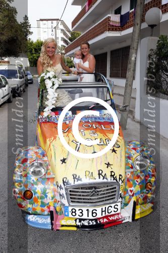 ibiza 12 juli 2013
Jan Reus en Sonja Bakker trouwen bij strandtent Sa Flama op ibiza alle 5 hun kinderen inclusief Bram zijn natuurlijk aanwezig.
Peter Smulders bv