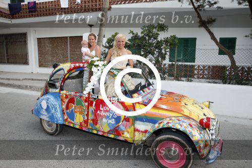 ibiza 12 juli 2013
Jan Reus en Sonja Bakker trouwen bij strandtent Sa Flama op ibiza alle 5 hun kinderen inclusief Bram zijn natuurlijk aanwezig.
Peter Smulders bv