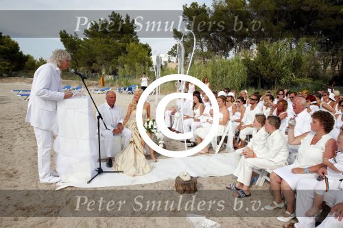 ibiza 12 juli 2013
Jan Reus en Sonja Bakker trouwen bij strandtent Sa Flama op ibiza alle 5 hun kinderen inclusief Bram zijn natuurlijk aanwezig.
Peter Smulders bv