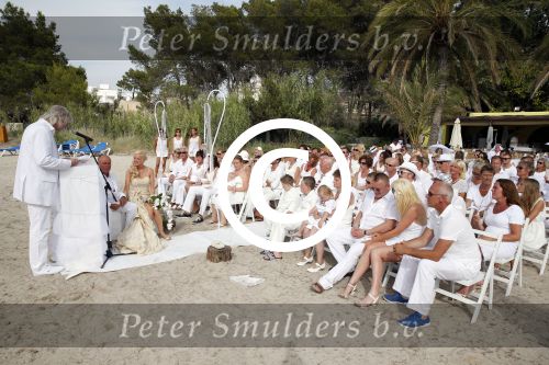 ibiza 12 juli 2013
Jan Reus en Sonja Bakker trouwen bij strandtent Sa Flama op ibiza alle 5 hun kinderen inclusief Bram zijn natuurlijk aanwezig.
Peter Smulders bv