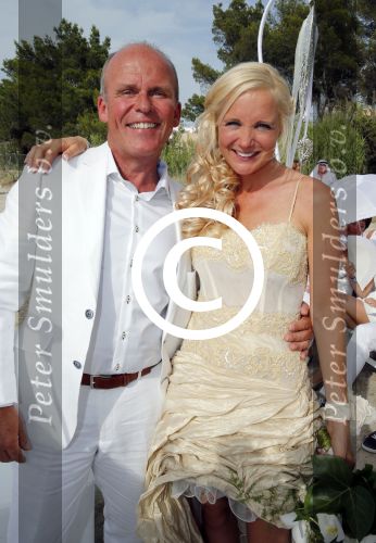 ibiza 12 juli 2013
Jan Reus en Sonja Bakker trouwen bij strandtent Sa Flama op ibiza alle 5 hun kinderen inclusief Bram zijn natuurlijk aanwezig.
Peter Smulders bv