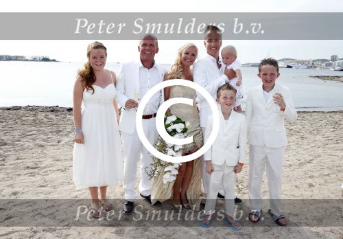 ibiza 12 juli 2013
Jan Reus en Sonja Bakker trouwen bij strandtent Sa Flama op ibiza alle 5 hun kinderen inclusief Bram zijn natuurlijk aanwezig.
Peter Smulders bv
