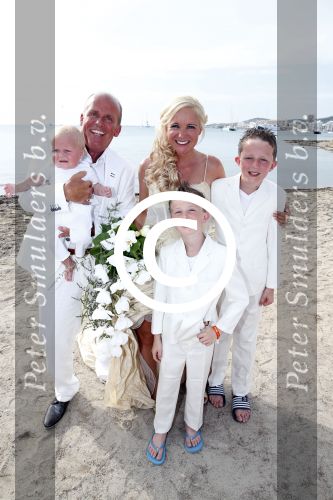 ibiza 12 juli 2013
Jan Reus en Sonja Bakker trouwen bij strandtent Sa Flama op ibiza alle 5 hun kinderen inclusief Bram zijn natuurlijk aanwezig.
Peter Smulders bv