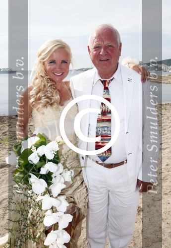 ibiza 12 juli 2013
Jan Reus en Sonja Bakker trouwen bij strandtent Sa Flama op ibiza alle 5 hun kinderen inclusief Bram zijn natuurlijk aanwezig.
Peter Smulders bv