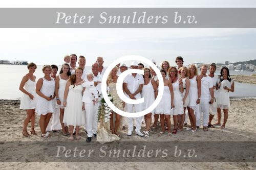 ibiza 12 juli 2013
Jan Reus en Sonja Bakker trouwen bij strandtent Sa Flama op ibiza alle 5 hun kinderen inclusief Bram zijn natuurlijk aanwezig.
Peter Smulders bv