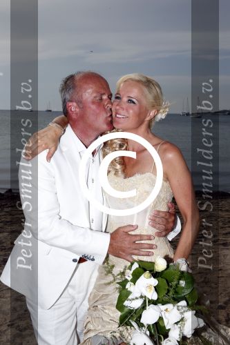 ibiza 12 juli 2013
Jan Reus en Sonja Bakker trouwen bij strandtent Sa Flama op ibiza alle 5 hun kinderen inclusief Bram zijn natuurlijk aanwezig.
Peter Smulders bv