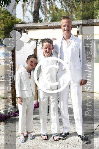 ibiza 12 juli 2013
Jan Reus en Sonja Bakker trouwen bij strandtent Sa Flama op ibiza alle 5 hun kinderen inclusief Bram zijn natuurlijk aanwezig.
Peter Smulders bv