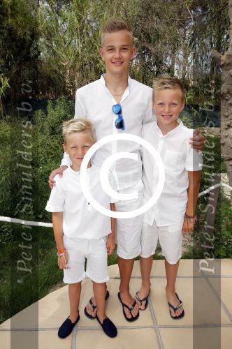 ibiza 12 juli 2013
Jan Reus en Sonja Bakker trouwen bij strandtent Sa Flama op ibiza alle 5 hun kinderen inclusief Bram zijn natuurlijk aanwezig.
Peter Smulders bv