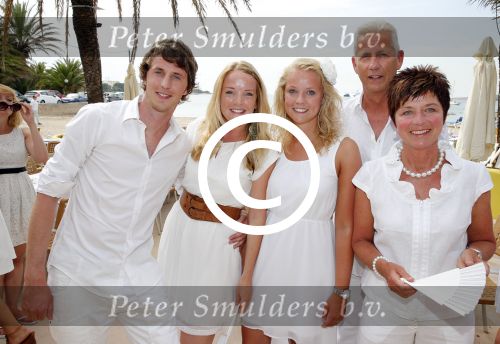 ibiza 12 juli 2013
Jan Reus en Sonja Bakker trouwen bij strandtent Sa Flama op ibiza alle 5 hun kinderen inclusief Bram zijn natuurlijk aanwezig.
Peter Smulders bv