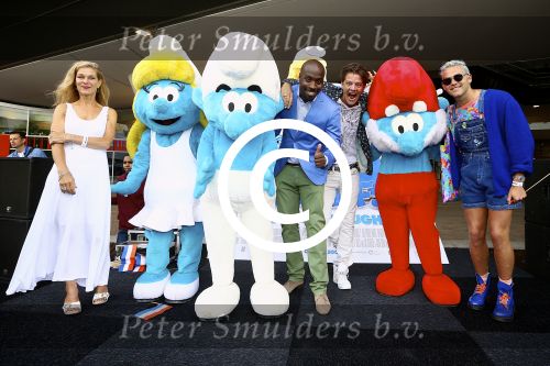 AMSTERDAM - Bij PathÃ© ArenA is de filmpremiÃ¨re De Smurfen II. Met op de foto (VLNR) Hilde de Mildt, Fernando Halman, Tygo Gernandt en Paul Turner.