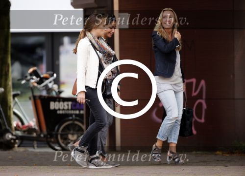 Amsterdam 2 juli 2013
Suze v Rozelaar de zwangere vriendin van Ronald de Boer op de cornelis schuytstraat.
Peter Smulders bv