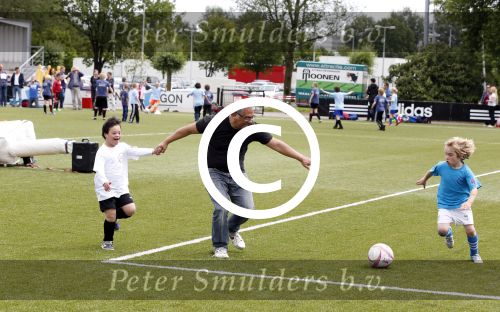 Amsterdam 29 juni 2013
Voetbaltournooi op de toekomst (ajax) voor de stichting de upside van down
met diverse bn ers en oud voetballers.. Syndroom van down.
Peter Smulders bv