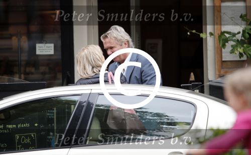 Amsterdam 2 juli 2013
Tom Egbers met een vriendin op terras.
Peter Smulders bv