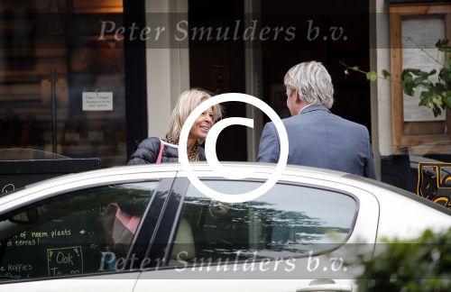 Amsterdam 2 juli 2013
Tom Egbers met een vriendin op terras.
Peter Smulders bv