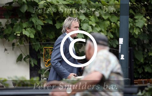Amsterdam 2 juli 2013
Tom Egbers met een vriendin op terras.
Peter Smulders bv