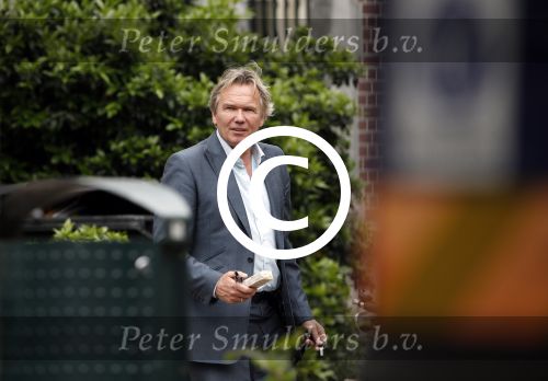 Amsterdam 2 juli 2013
Tom Egbers met een vriendin op terras.
Peter Smulders bv