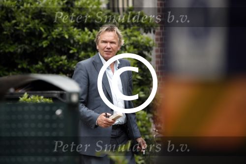 Amsterdam 2 juli 2013
Tom Egbers met een vriendin op terras.
Peter Smulders bv