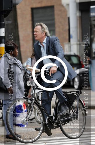 Amsterdam 2 juli 2013
Tom Egbers met een vriendin op terras.
Peter Smulders bv