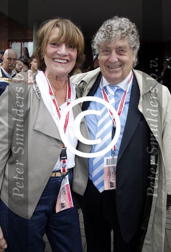 Amsterdam 3 juli 2013
Sjaak Swart 75 jaar . Hij viert dat met een wedstrijd met oud ajax spelers in het Olympisch stadion. Tony Eyk met vrouw
Peter Smulders bv