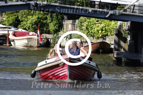 Vreeland 7 juli 2013
Wendy v Dijk en Erland Galjaard aan het varen op de vecht met hun dochter Lizzy Erland zijn dochter en vrienden.
Peter Smulders bv