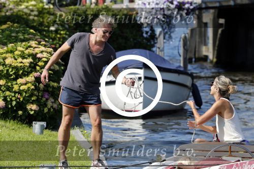 Vreeland 7 juli 2013
Wendy v Dijk en Erland Galjaard aan het varen op de vecht met hun dochter Lizzy Erland zijn dochter en vrienden.
Peter Smulders bv