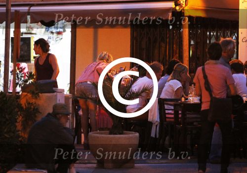 ibiza 12 juli 2013
Wendy v Dijk haar moeder Sem en Lizzy en Erland Galjaard aan het eten bij de italiaan.
Peter Smulders bv