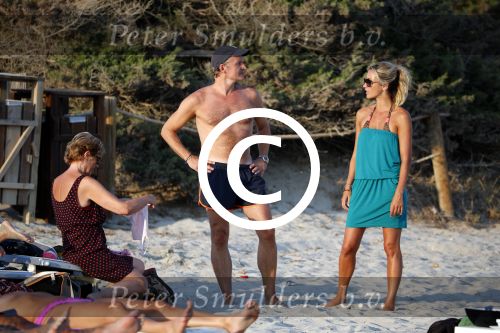 ibiza 17 juli 2013
Wendy Lizzy en Sem v Dijk en Erland Galjaard met zijn dochter Elena op het strand van Salinas. Ook de moeder van de Wendy was gezellig mee.
Peter Smulders bv