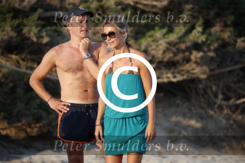 ibiza 17 juli 2013
Wendy Lizzy en Sem v Dijk en Erland Galjaard met zijn dochter Elena op het strand van Salinas. Ook de moeder van de Wendy was gezellig mee.
Peter Smulders bv