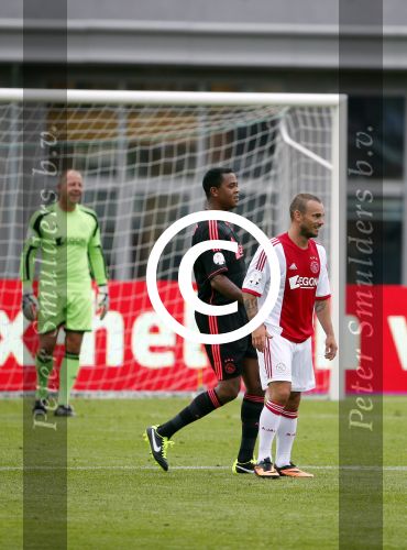 Amsterdam 3 juli 2013
Sjaak Swart 75 jaar . Hij viert dat met een wedstrijd met oud ajax spelers in het Olympisch stadion.
Peter Smulders bv