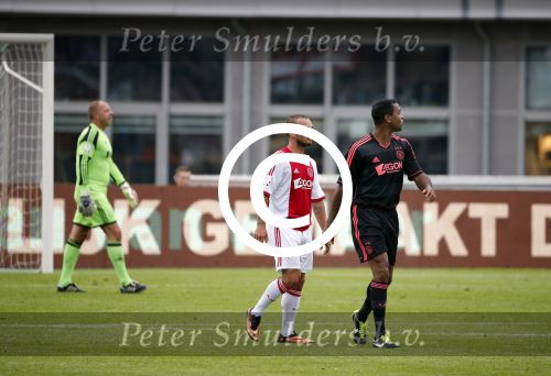 Amsterdam 3 juli 2013
Sjaak Swart 75 jaar . Hij viert dat met een wedstrijd met oud ajax spelers in het Olympisch stadion.
Peter Smulders bv