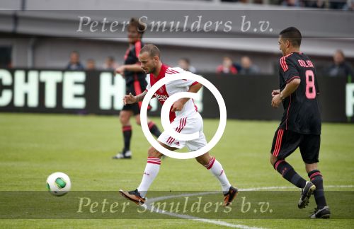 Amsterdam 3 juli 2013
Sjaak Swart 75 jaar . Hij viert dat met een wedstrijd met oud ajax spelers in het Olympisch stadion.
Peter Smulders bv