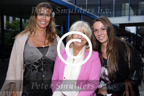 Amsterdam 3 juli 2013
Sjaak Swart 75 jaar . Hij viert dat met een wedstrijd met oud ajax spelers in het Olympisch stadion. Willeke Alberti met dochter Danielle van t schip en kleindochter
Peter Smulders bv