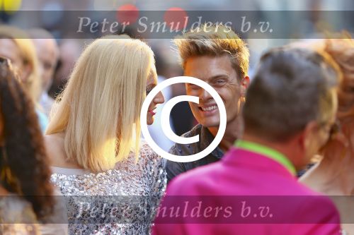 AMSTERDAM - Bij het Tuschinski Theater is de premiere van Behind the Candelabra. Met op de rode loper  Winston Post is met partner Denise van Rijswijk.