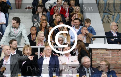 Amsterdam 3 juli 2013
Sjaak Swart 75 jaar . Hij viert dat met een wedstrijd met oud ajax spelers in het Olympisch stadion. Yolanthe Sneijder Cabau met familie van Wesley op de tribune
Peter Smulders bv