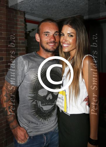 Amsterdam 3 juli 2013
Sjaak Swart 75 jaar . Hij viert dat met een wedstrijd met oud ajax spelers in het Olympisch stadion. Wesley Sneijder met zijn vrouw Yolanthe Sneijder Cabau
Peter Smulders bv