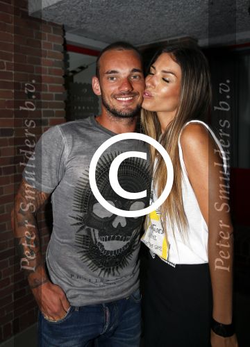 Amsterdam 3 juli 2013
Sjaak Swart 75 jaar . Hij viert dat met een wedstrijd met oud ajax spelers in het Olympisch stadion. Wesley Sneijder met zijn vrouw Yolanthe Sneijder Cabau
Peter Smulders bv