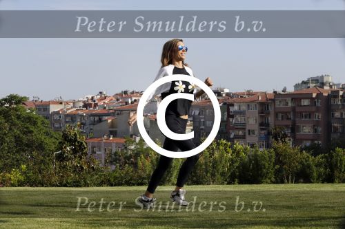 istanbul 22 mei 2013
Wesley Sneijder en zijn vrouw Yolanthe Sneijder Cabau met hun hond voor hun huis in Istanbul
Peter Smulders bv