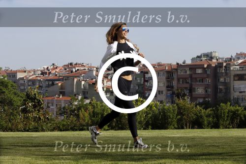 istanbul 22 mei 2013
Wesley Sneijder en zijn vrouw Yolanthe Sneijder Cabau met hun hond voor hun huis in Istanbul
Peter Smulders bv