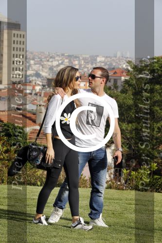 istanbul 22 mei 2013
Wesley Sneijder en zijn vrouw Yolanthe Sneijder Cabau met hun hond voor hun huis in Istanbul
Peter Smulders bv