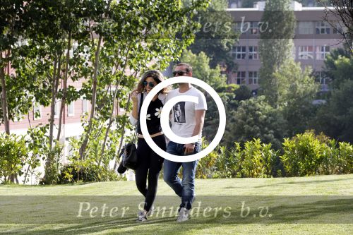 istanbul 22 mei 2013
Wesley Sneijder en zijn vrouw Yolanthe Sneijder Cabau met hun hond voor hun huis in Istanbul
Peter Smulders bv