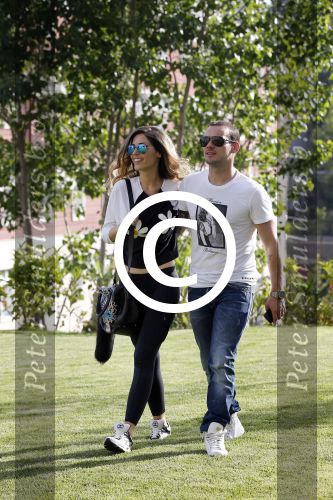 istanbul 22 mei 2013
Wesley Sneijder en zijn vrouw Yolanthe Sneijder Cabau met hun hond voor hun huis in Istanbul
Peter Smulders bv
