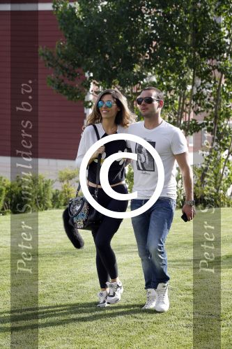 istanbul 22 mei 2013
Wesley Sneijder en zijn vrouw Yolanthe Sneijder Cabau met hun hond voor hun huis in Istanbul
Peter Smulders bv