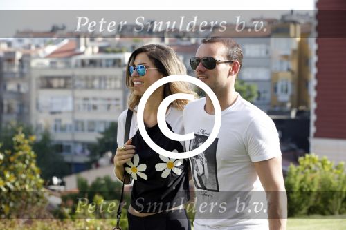 istanbul 22 mei 2013
Wesley Sneijder en zijn vrouw Yolanthe Sneijder Cabau met hun hond voor hun huis in Istanbul
Peter Smulders bv