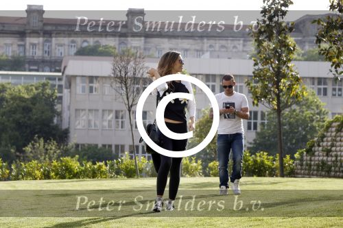 istanbul 22 mei 2013
Wesley Sneijder en zijn vrouw Yolanthe Sneijder Cabau met hun hond voor hun huis in Istanbul
Peter Smulders bv