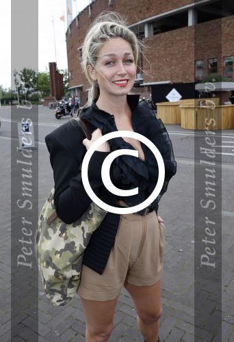 Amsterdam 26 juni 2013
Jackie\'s best dressed in the oyster club bij het olympisch stadion. Zangeres Do Dominique Verhulst met haar beste vriendin
Peter Smulders bv