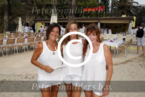 ibiza 12 juli 2013
Jan Reus en Sonja Bakker trouwen bij strandtent Sa Flama op ibiza alle 5 hun kinderen inclusief Bram zijn natuurlijk aanwezig.
Peter Smulders bv